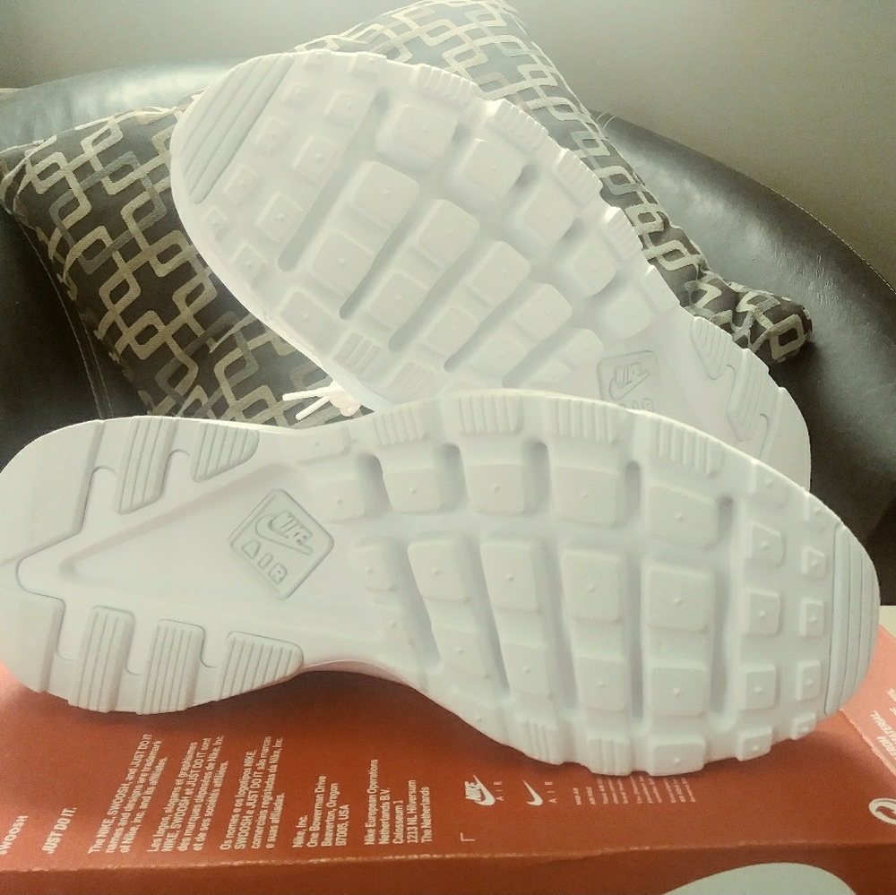 (SOLD) NIB HUARACHE ULTRAS - Picture 4 of 5